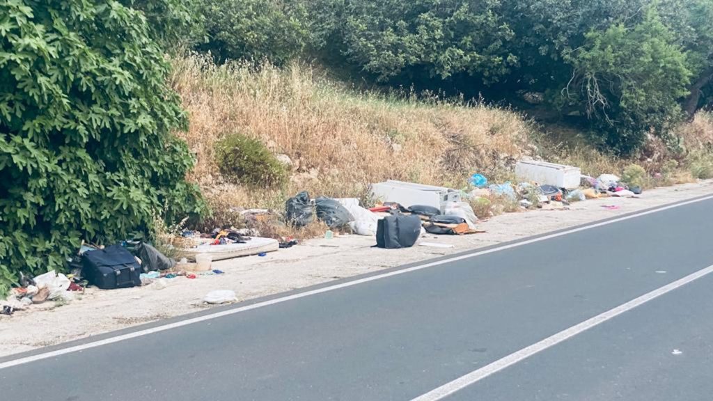 A Ragusa spiagge e strade come discariche a cielo aperto
