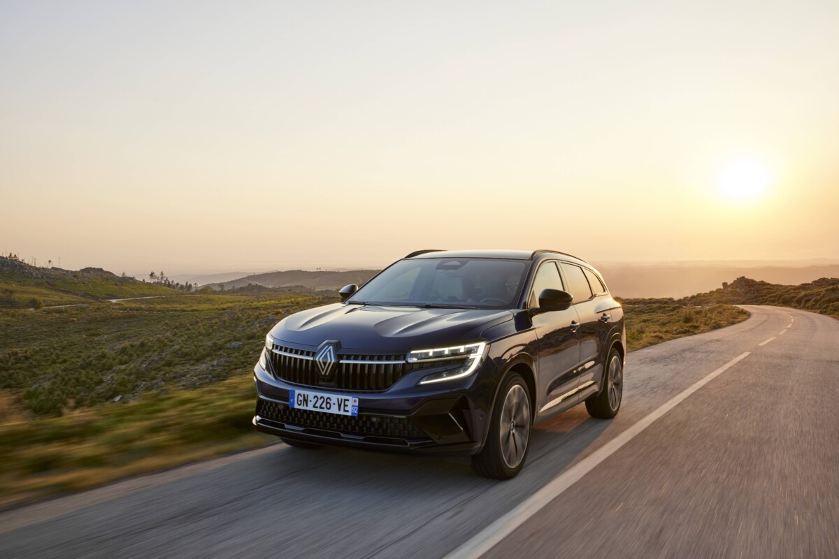 Renault presenta il nuovo Espace E-tech 200 cavalli