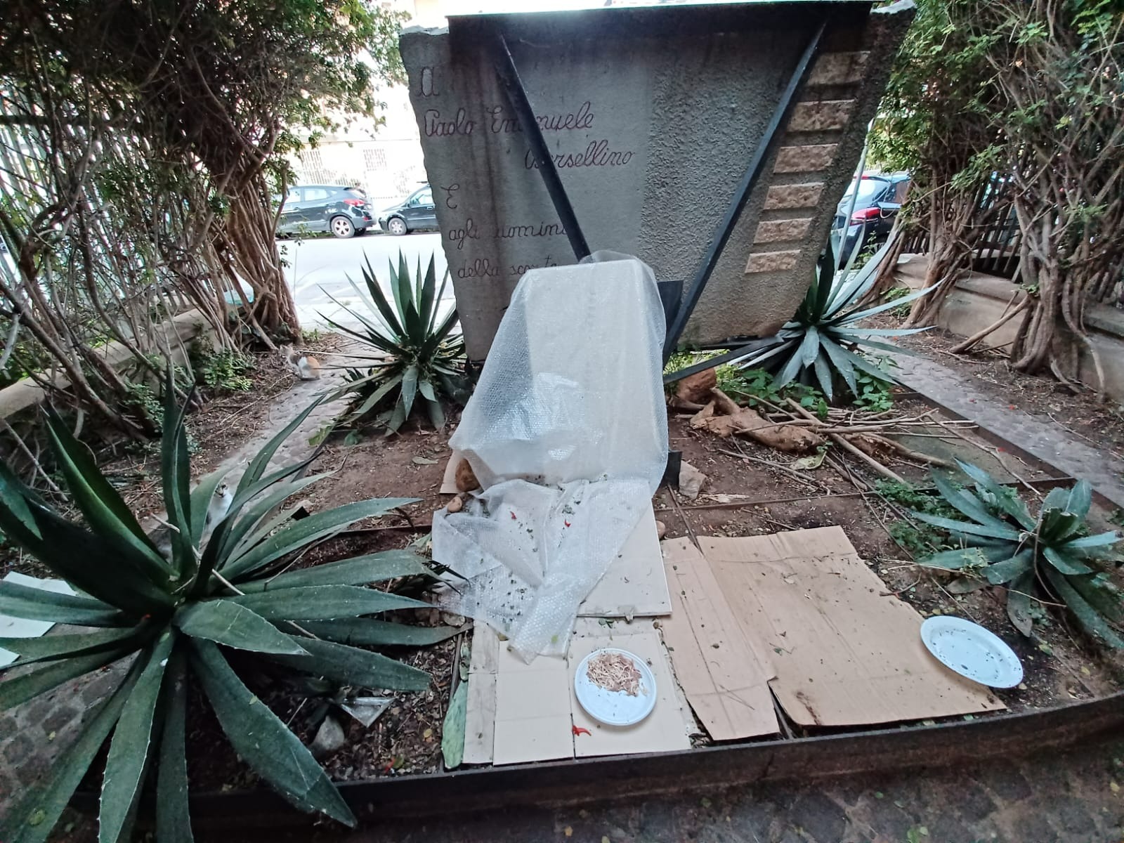 Palermo, Salvatore Borsellino: “Colonia per gatti accanto a lapide che ricorda Paolo e agenti’