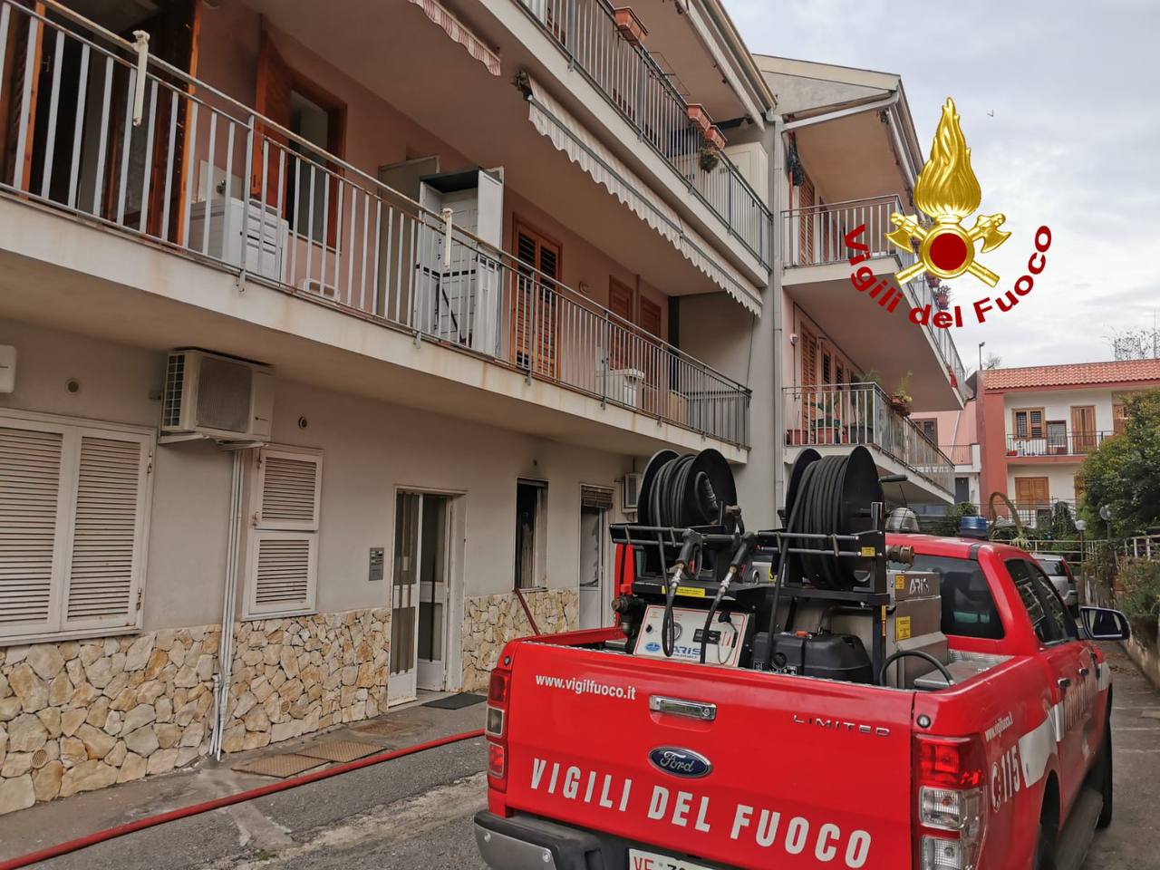 Acireale, maxi incendio in un’abitazione a Santa Tecla