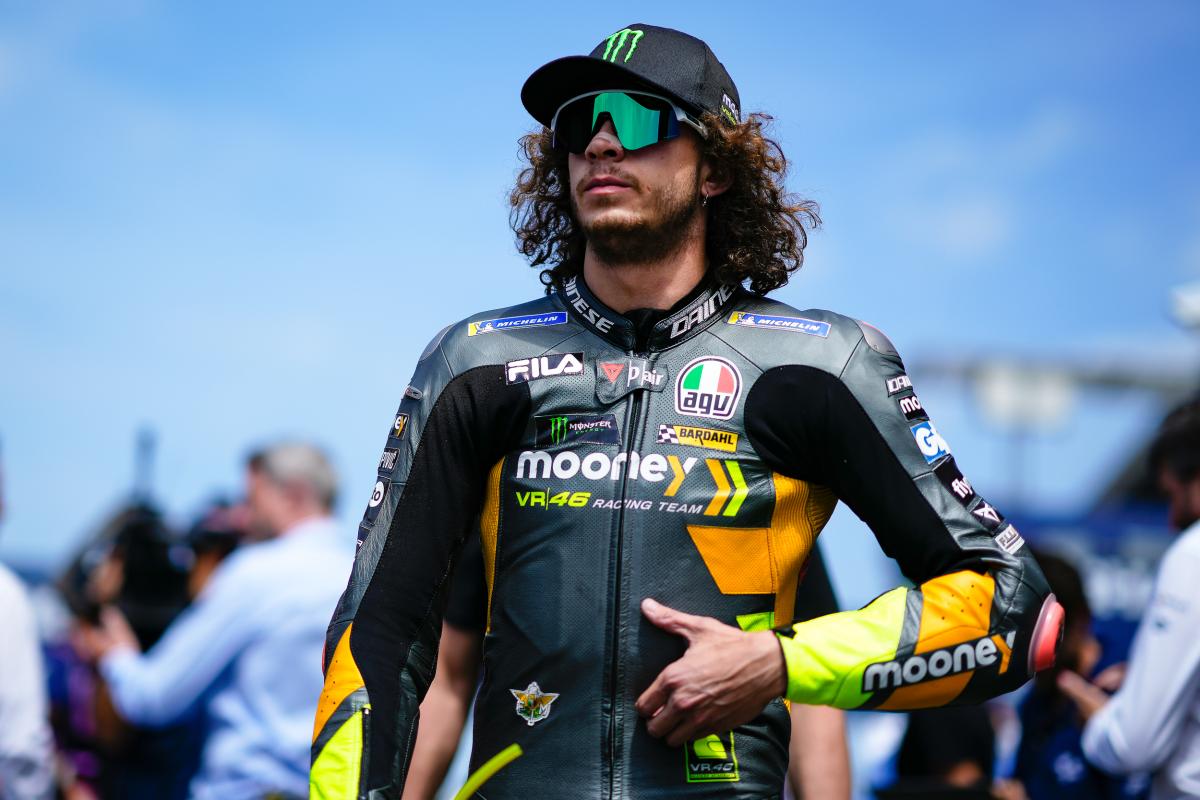 MotoGP, Bezzecchi stellare a Le Mans: out Bagnaia e Marquez