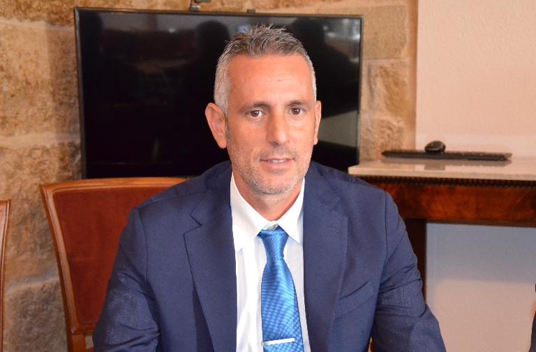 Ora anche i cuffariani temono le “scie chimiche”: ecco l’interrogazione all’Ars