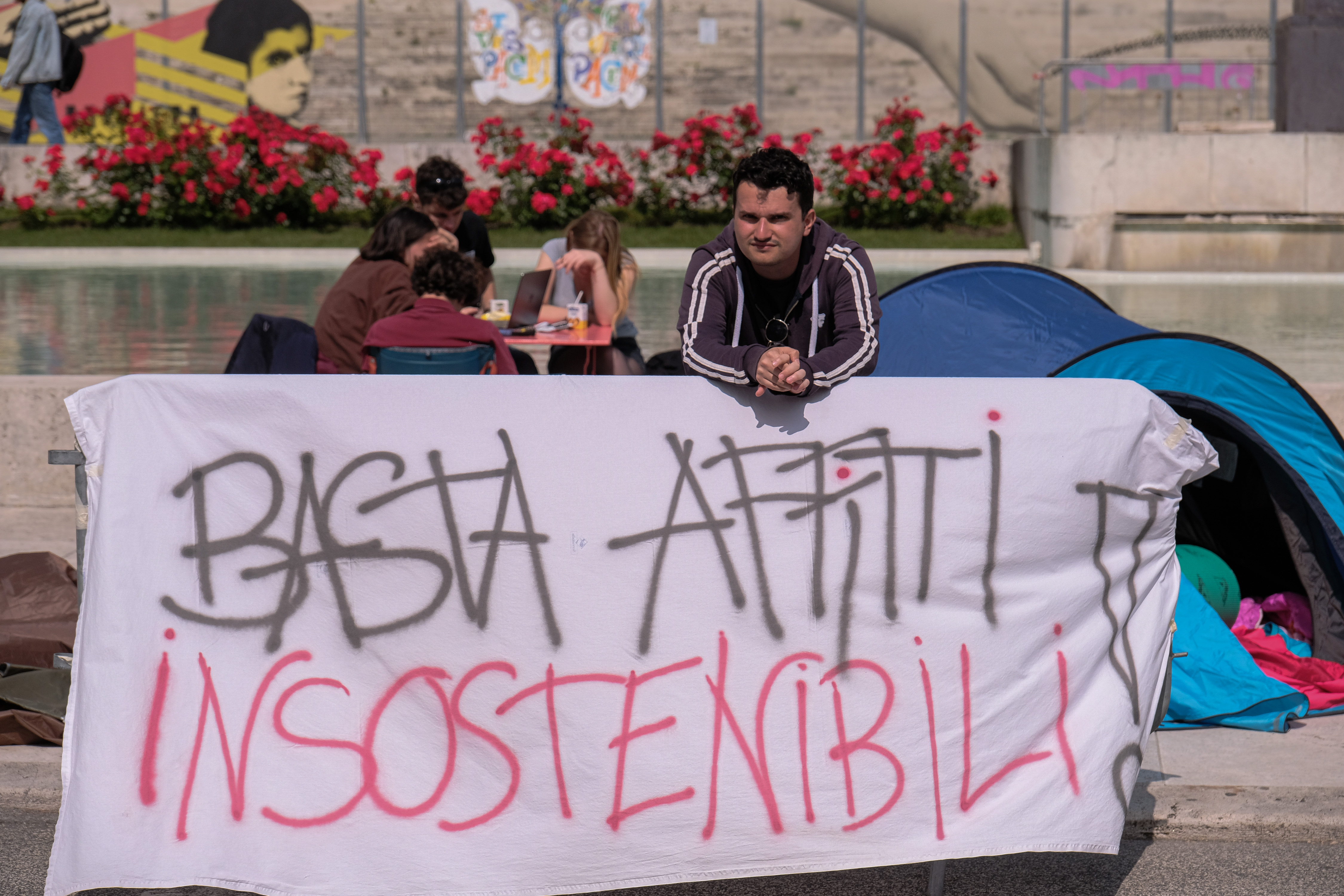 Scarsa qualità e mancanza di appartamenti, il caro affitti nell’Isola: parlano gli studenti