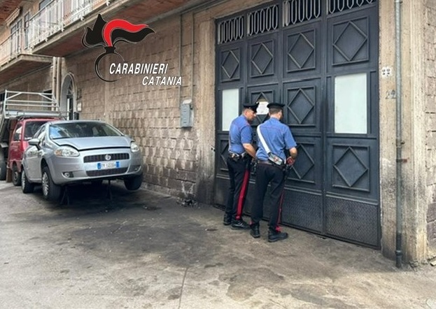 Prende il Reddito di Cittadinanza e si “inventa” carrozziere abusivo, denunciato 59enne nel Catanese – VIDEO