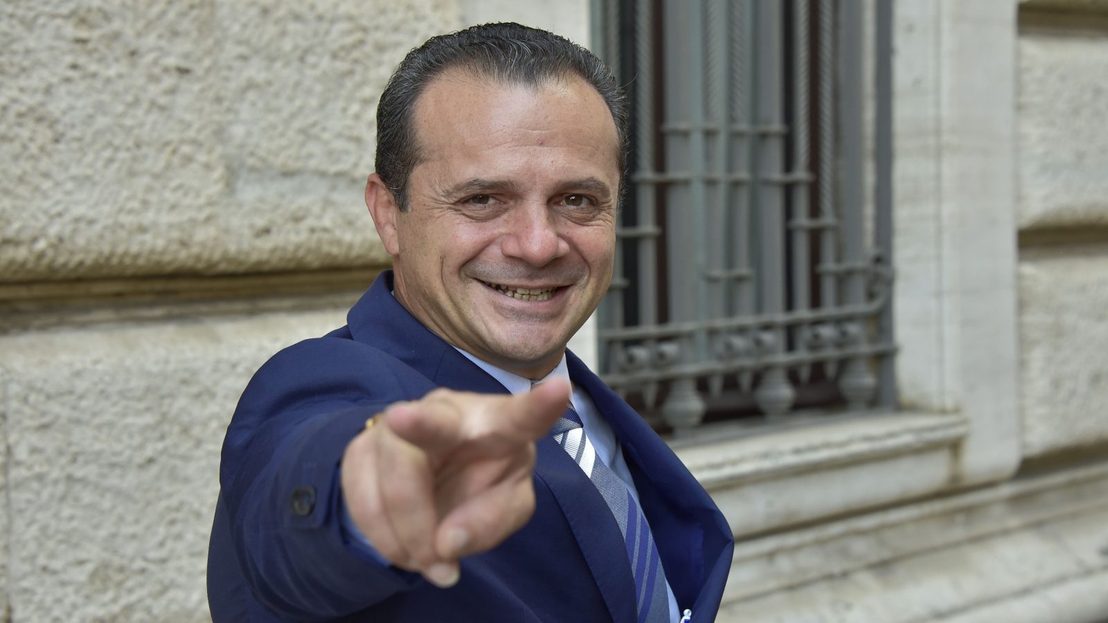 Cateno De Luca vuole fare cinquina: questa volta si candida a sindaco di Giardini Naxos