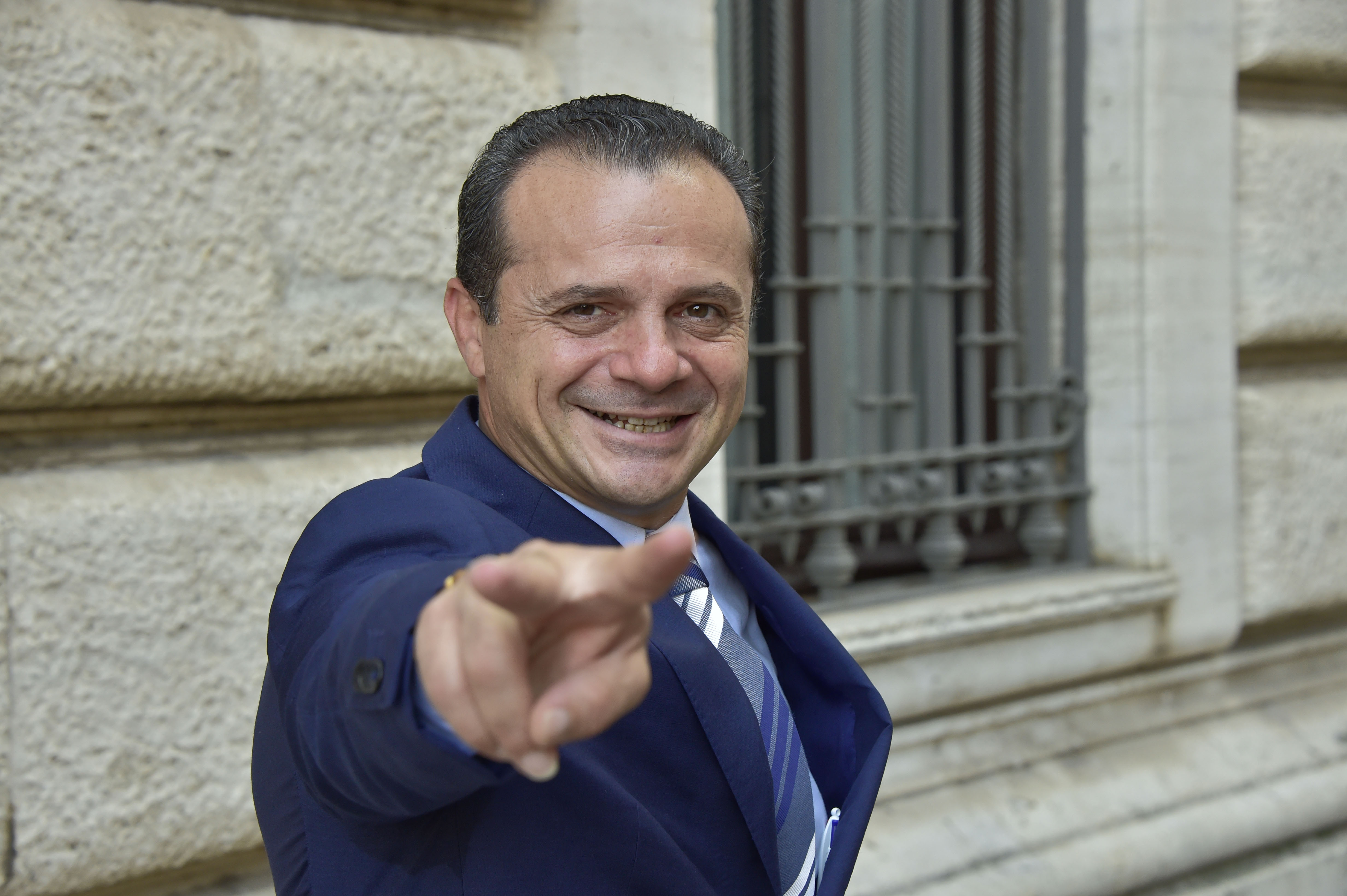 Cateno De Luca vuole fare cinquina: questa volta si candida a sindaco di Giardini Naxos