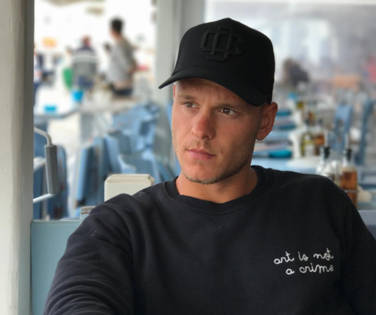 “La lingua te la facciamo ingoiare”: striscione intimidatorio sotto casa dell’interista Dimarco “La lingua te la facciamo ingoiare”: striscione intimidatorio sotto casa dell’interista Dimarco