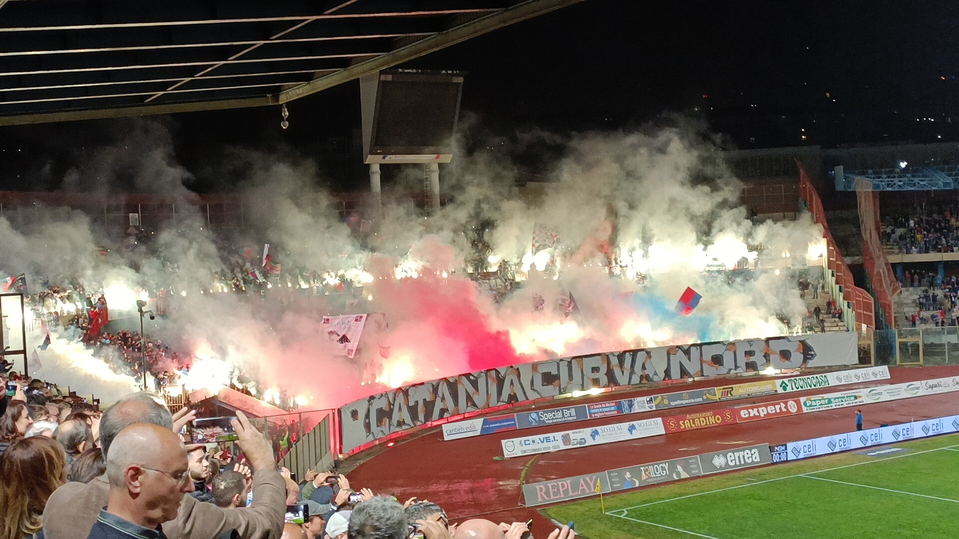 Il Catania fa festa davanti ai ventimila del Massimino: 2-0 e spettacolo allo stadio (FOTO e VIDEO)