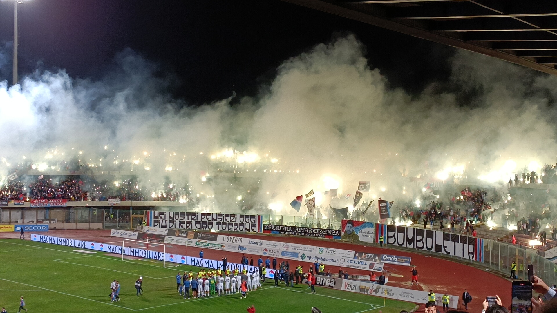 Galleria foto 'Il Catania fa festa davanti ai ventimila del Massimino: 2-0 e spettacolo allo stadio (FOTO e VIDEO)' - foto 2