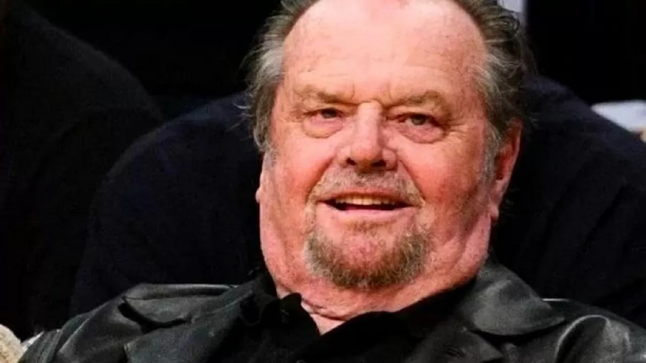 Jack Nicholson torna ad apparire in pubblico: l’attore ha visto i suoi Lakers Jack Nicholson torna ad apparire in pubblico: l’attore ha visto i suoi Lakers