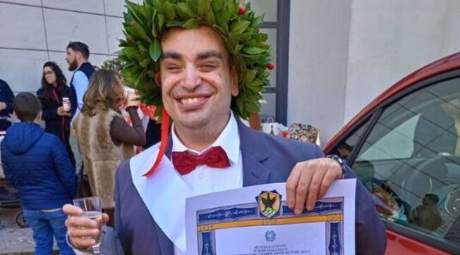Università, non vedente dalla nascita si laurea in Storia con tesi in braille
