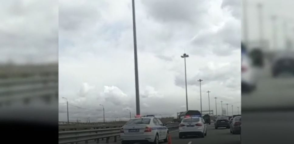 Sistema missilistico sperona il guardrail della tangenziale: il video