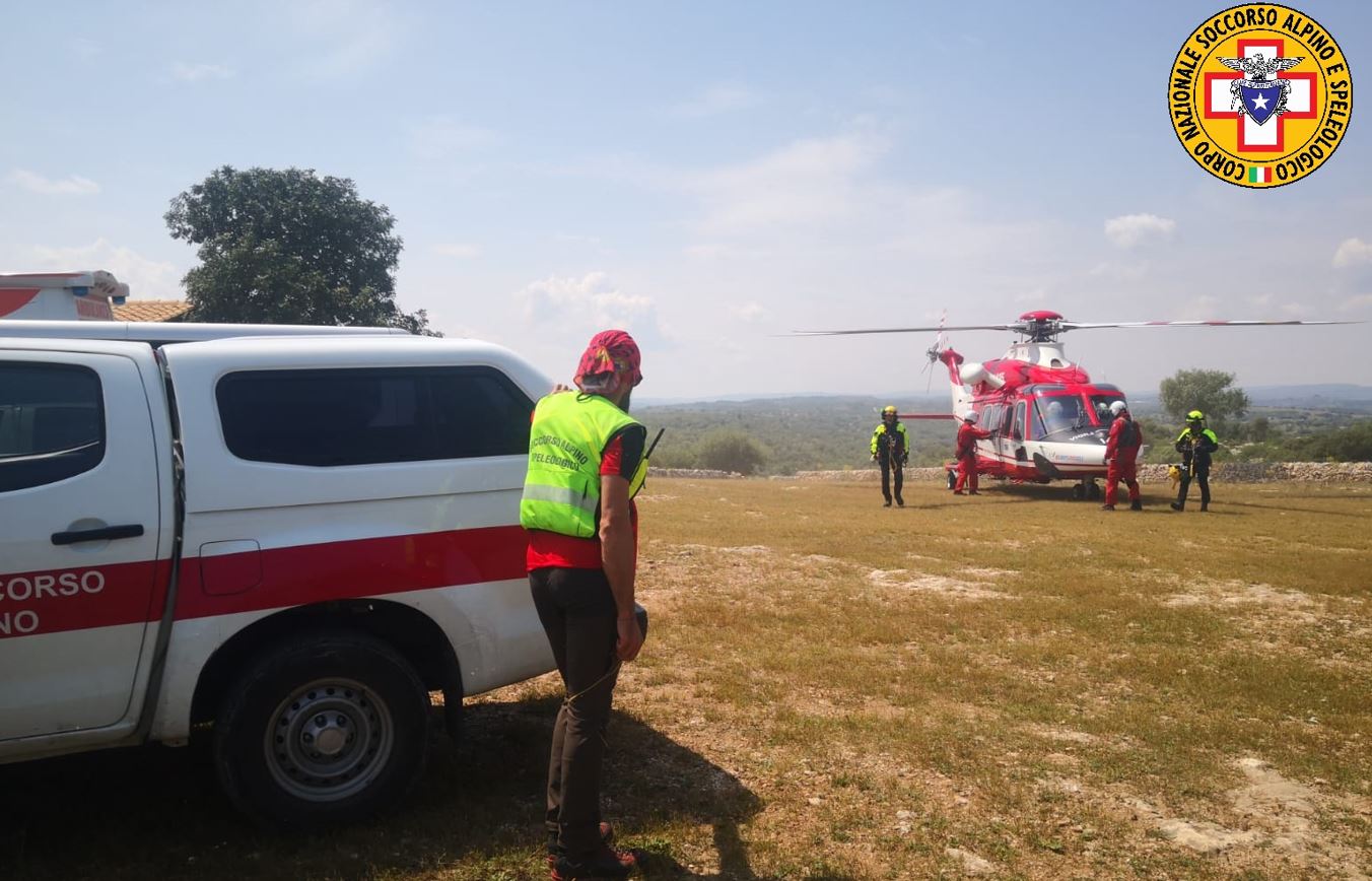 Sospetta frattura nella Riserva Naturale di Cava Grande, turista soccorsa con elicottero