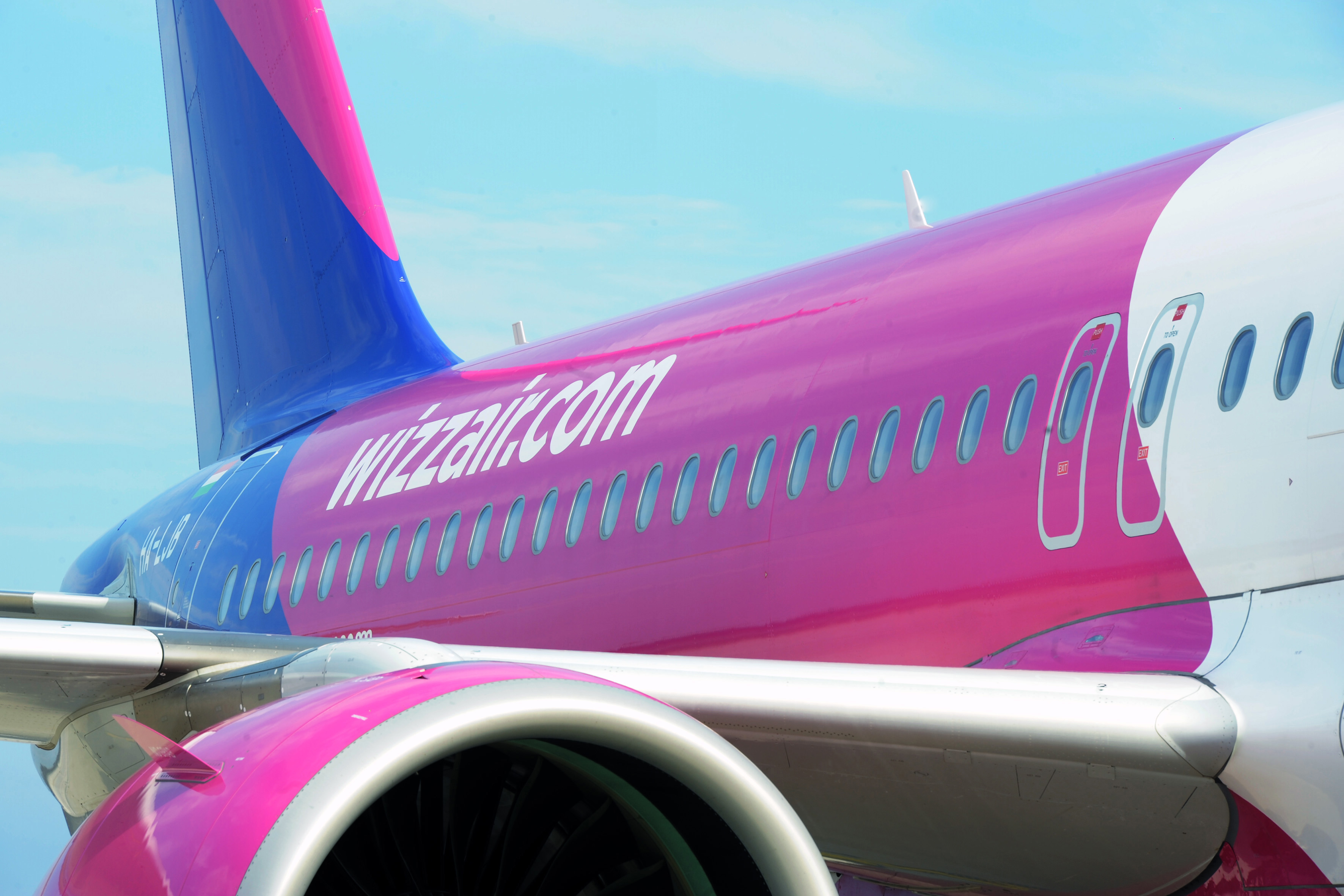 Lavoro in Sicilia, Wizz Air cerca assistenti di volo: ecco le date dei recruiting day