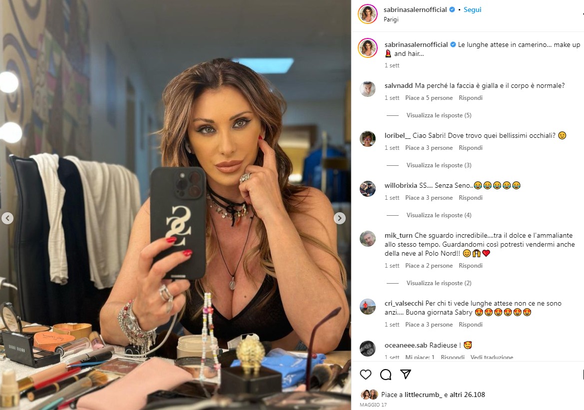 Sabrina Salerno stufa delle fake news: “Il mio seno non è rifatto”, e posta la prova