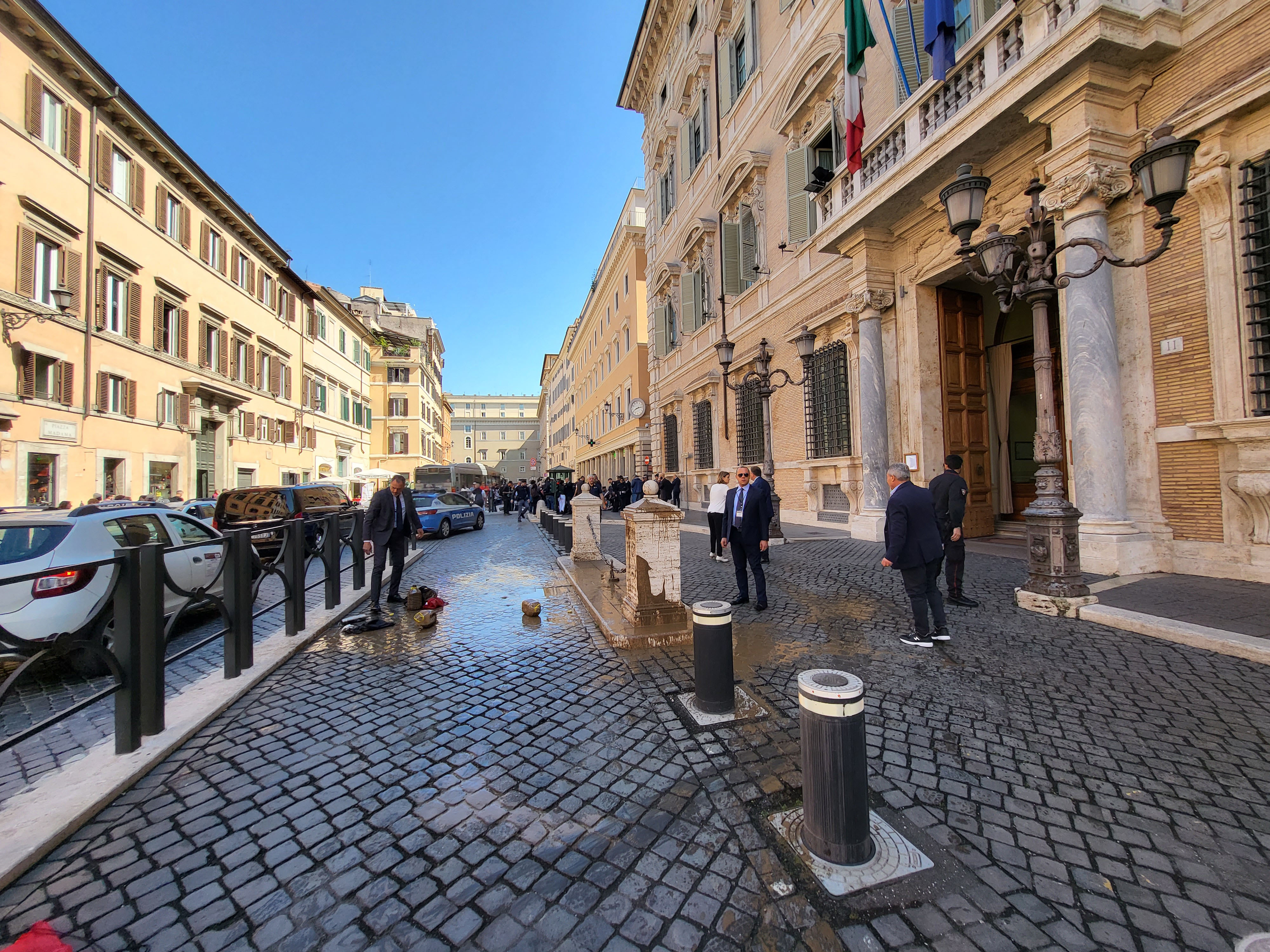 Nuovo blitz Ultima Generazione a Palazzo Madama, bloccati 11 attivisti