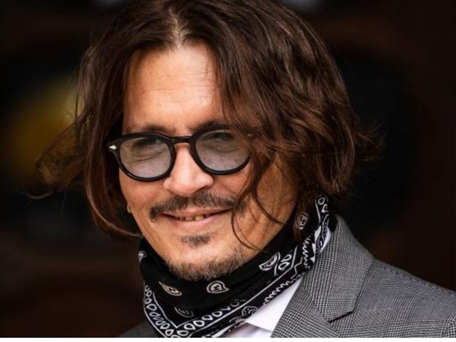Dior ricopre d’oro Johnny Depp: firmato contratto da oltre 20 milioni di dollari