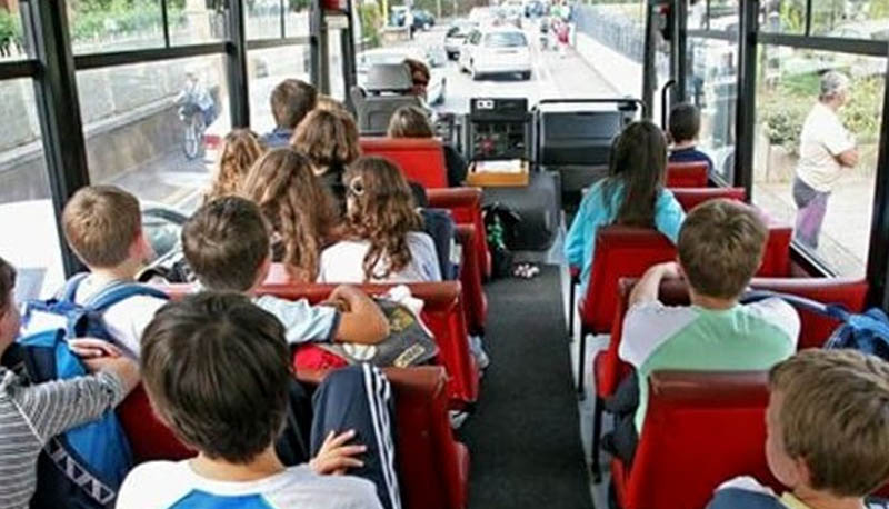 Rapinarono scolaresca catanese in visita alla Reggia di Caserta: arrestati