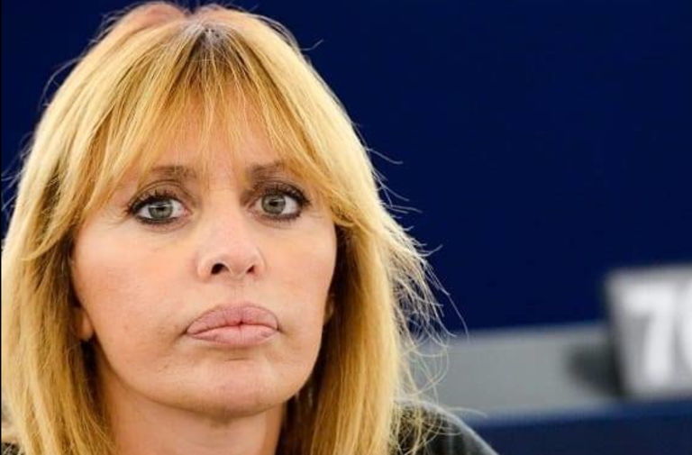 Ue, Mussolini denuncia: “Non posso aprire account Instagram con mio cognome”