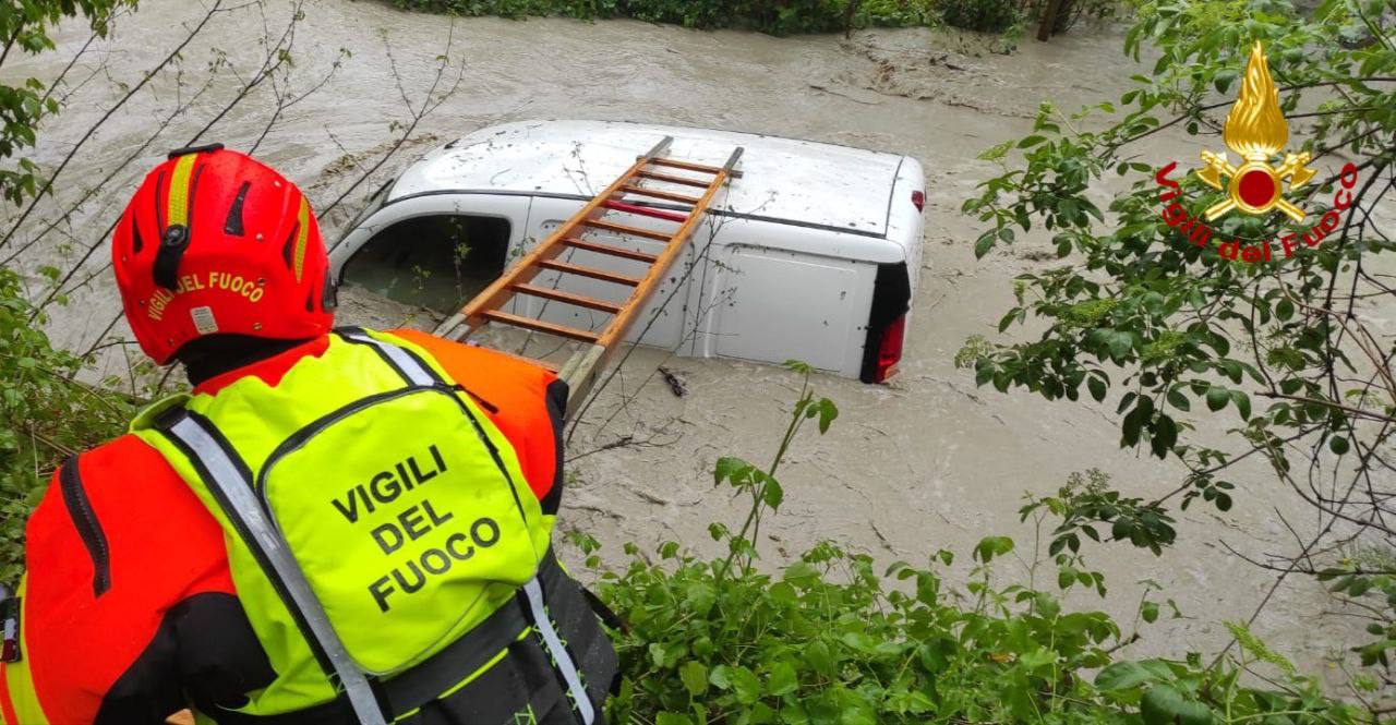 Emilia Romagna in ginocchio: alluvione provoca due morti e un disperso