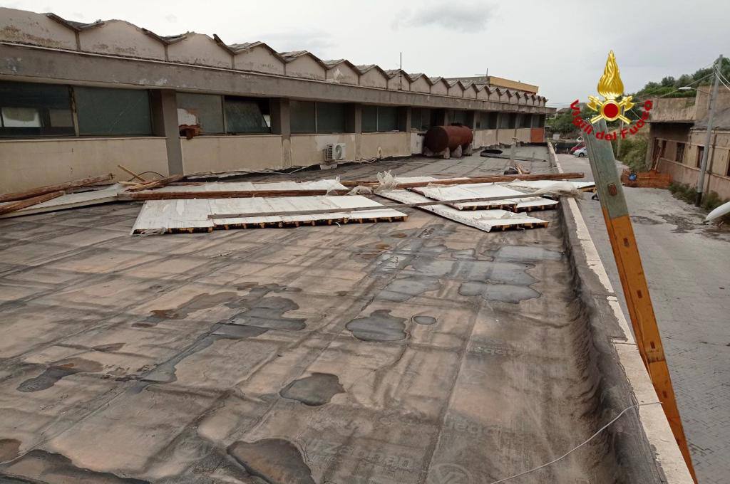 Maltempo in Sicilia, 26 interventi dei vigili del fuoco nel Catanese Maltempo in Sicilia, 26 interventi dei vigili del fuoco nel Catanese