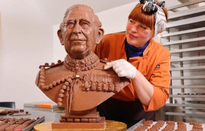 Gb, realizzato busto cioccolato re Carlo III per celebrare incoronazione