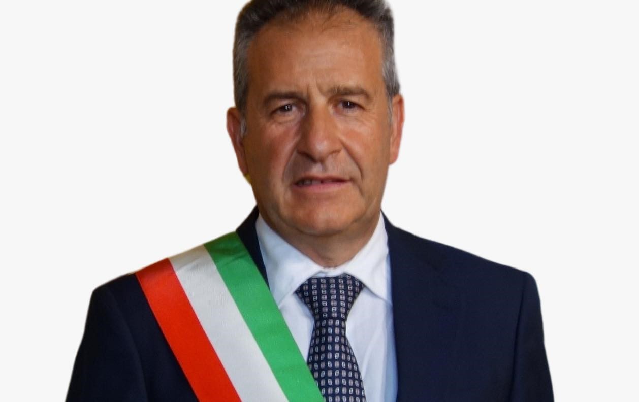 Petralia Soprana, giunta si dimezza indennità per garantire mensa scolastica