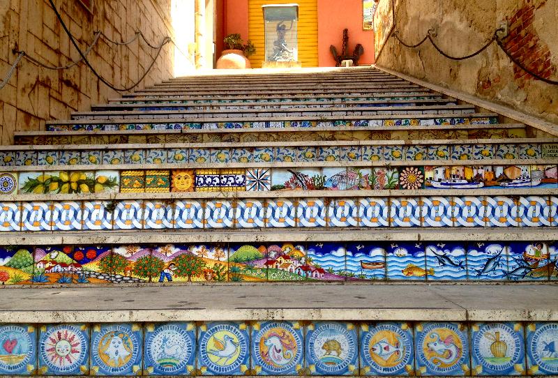 La ceramica saccense fra storia e solidarietà