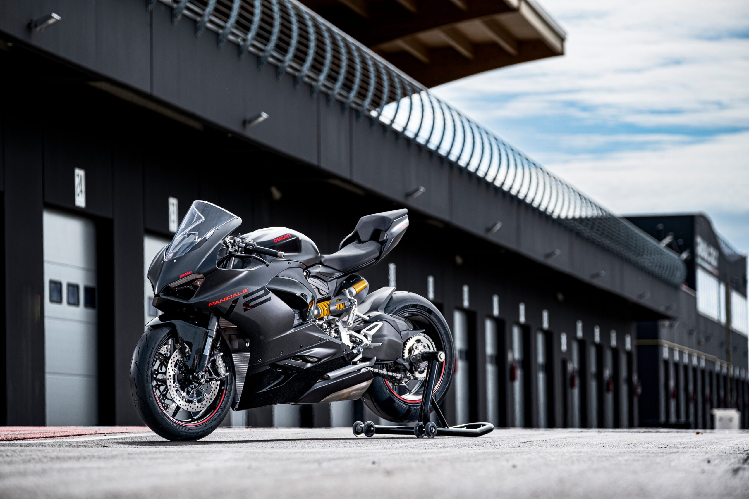 Panigale V2, Ducati lancia la Black on Black Livery