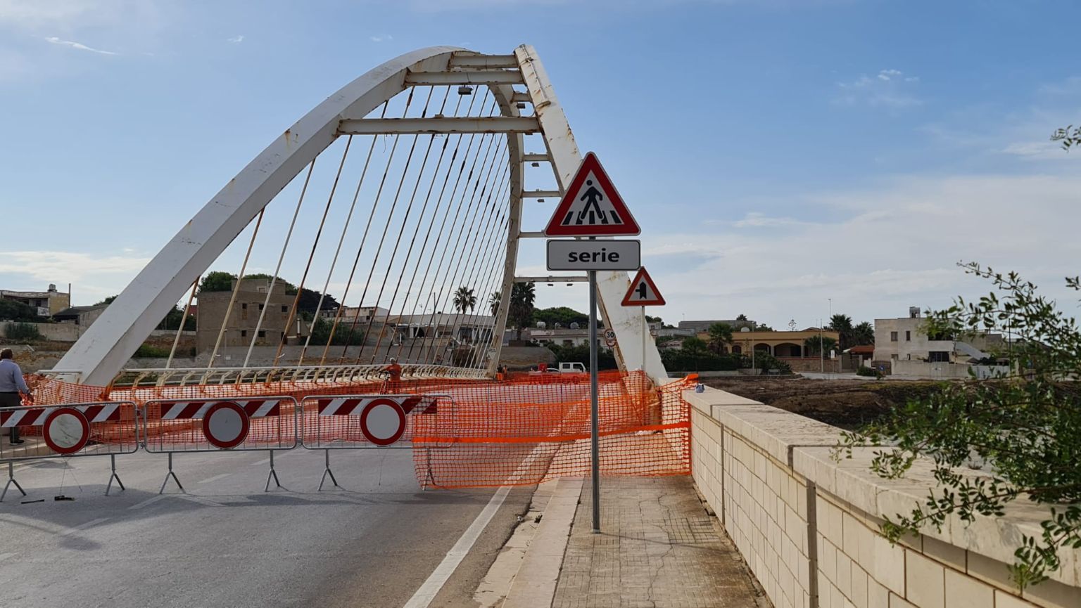 Mazara, ponte sul fiume Arena, tensione alle stelle