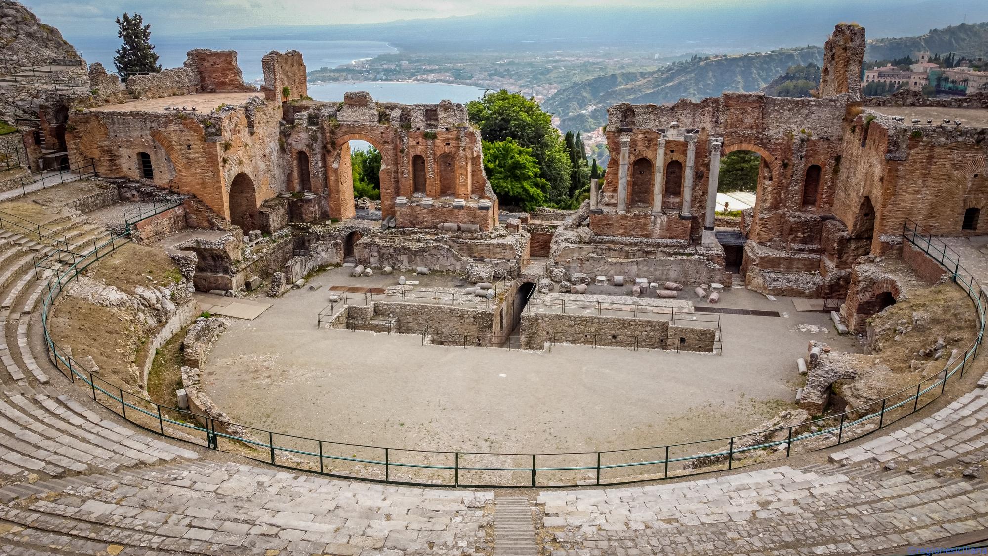 Scontro totale su Taormina Arte e Teatro Antico