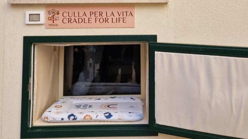 Trapani, arriva in parrocchia la Culla per la vita