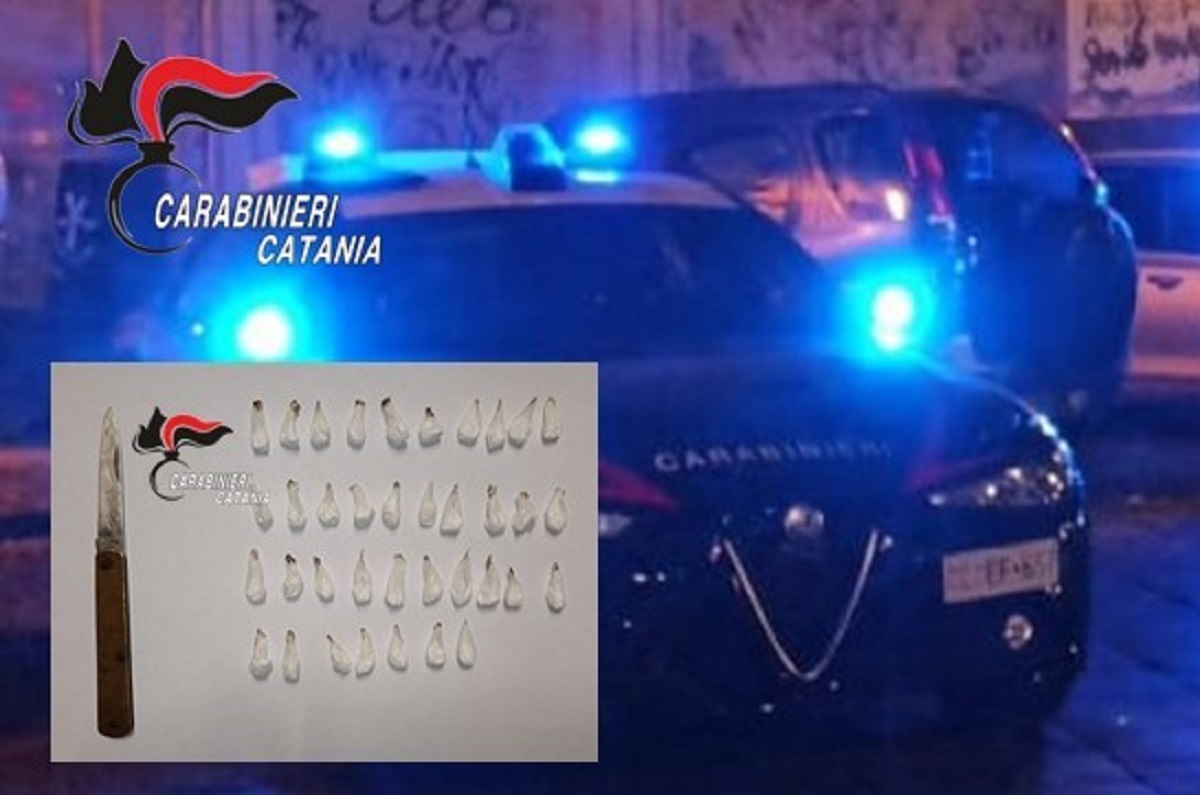 Soccorritore del 118 a folle velocità in auto con droga e coltello: arrestato