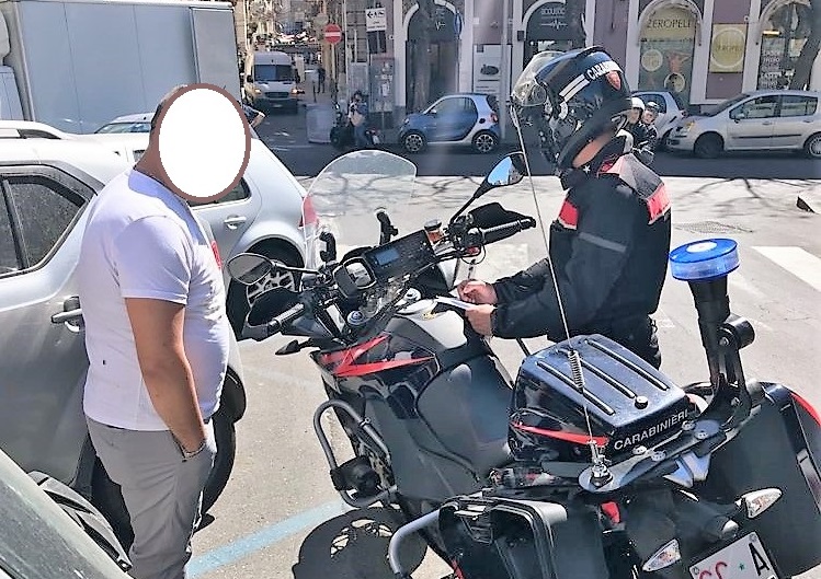 Naso rotto e pugni in viso, violenza shock contro la compagna nel Catanese: un arresto