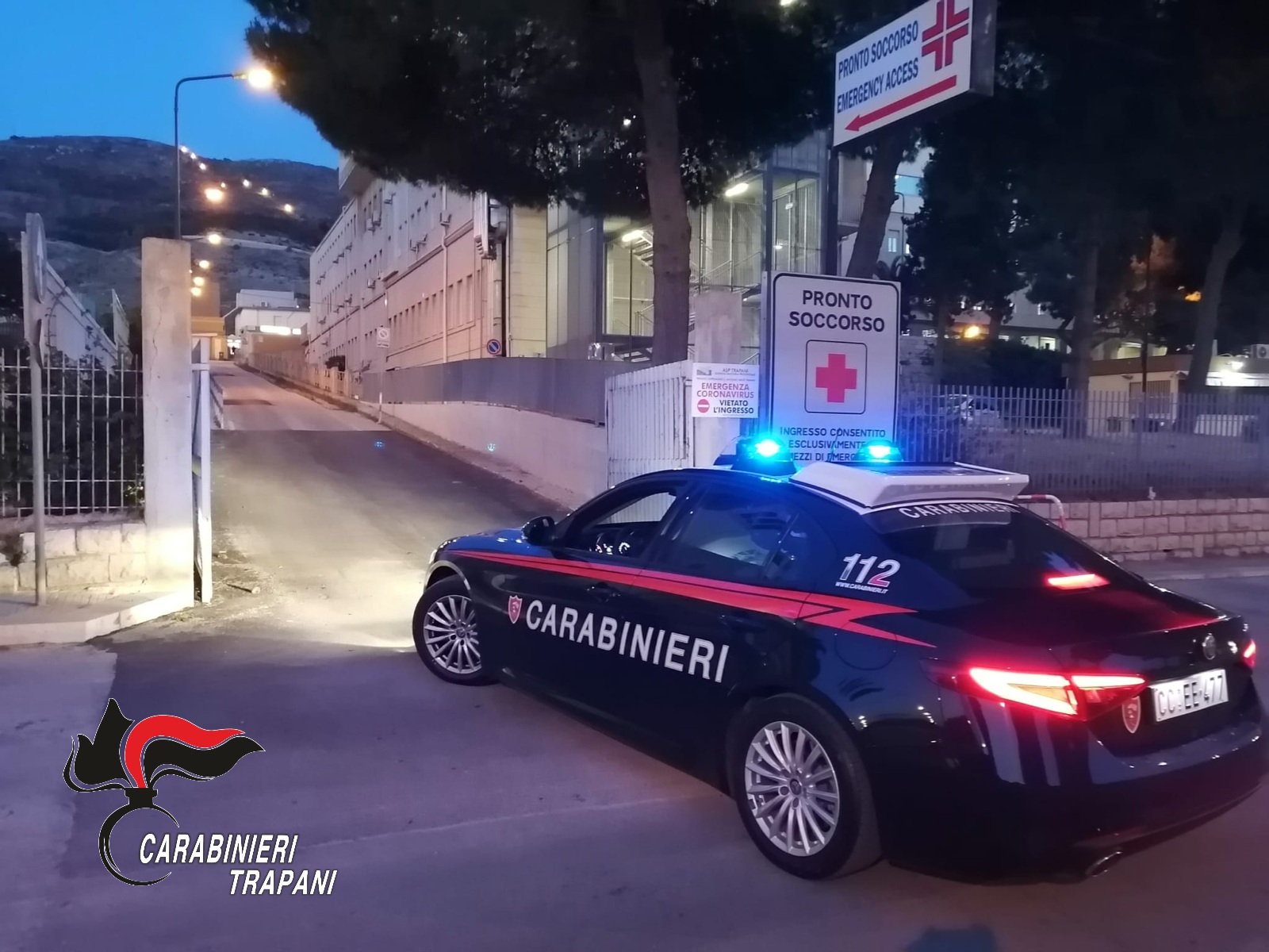 Bloccati nel traffico con il bambino privo di sensi in auto: intervengono i carabinieri