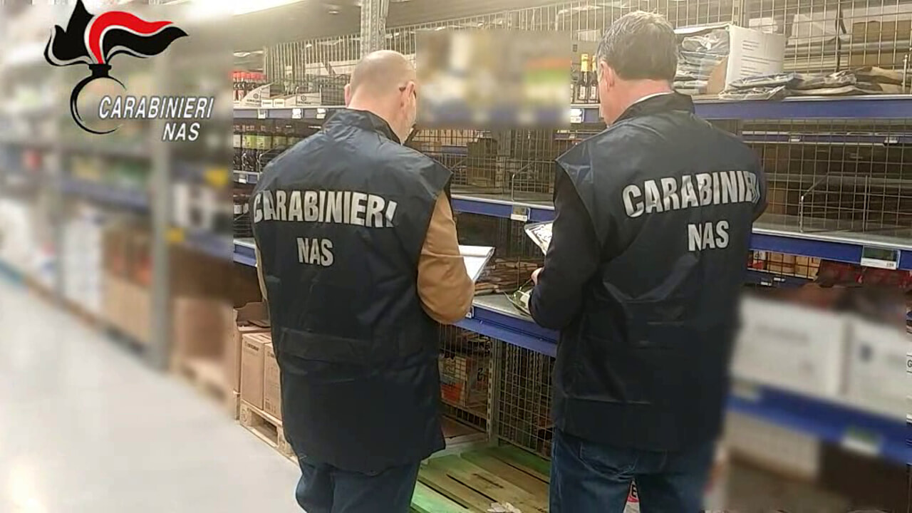 Nas, controlli in depositi di alimenti etnici nel Catanese: sequestri e denunce