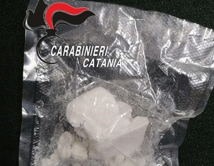 Beccato con la cocaina sotto la maglietta, pusher 42enne agli arresti domiciliari
