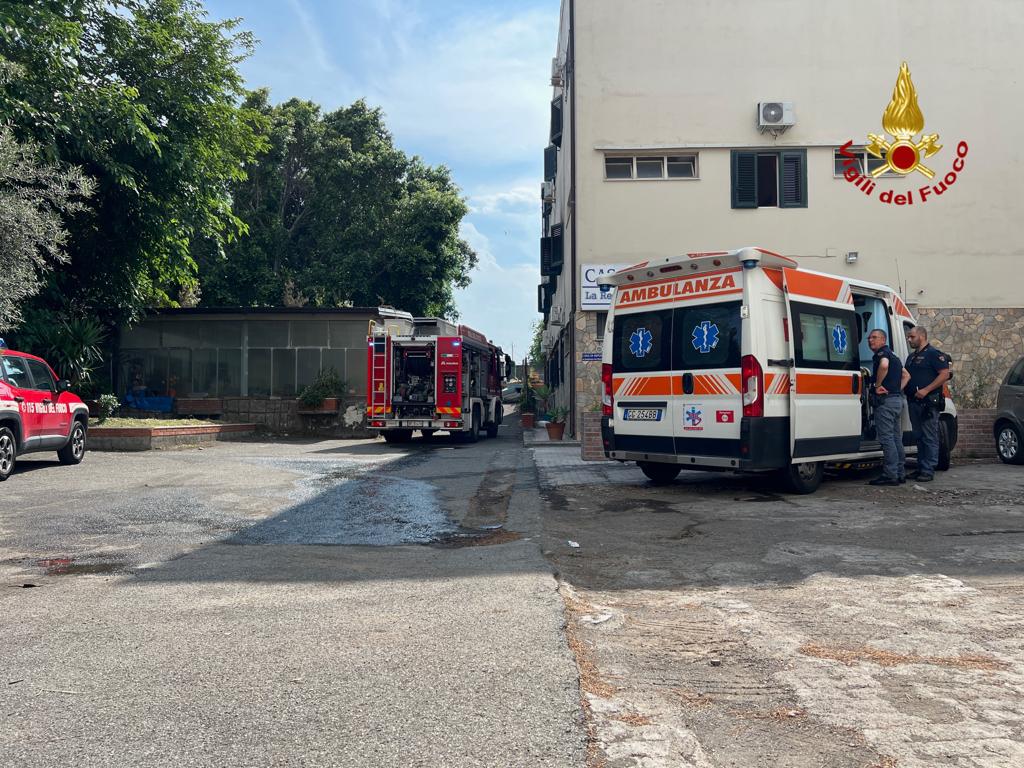 Catania, incendio in una casa di riposo a San Giovanni Galermo – FOTO