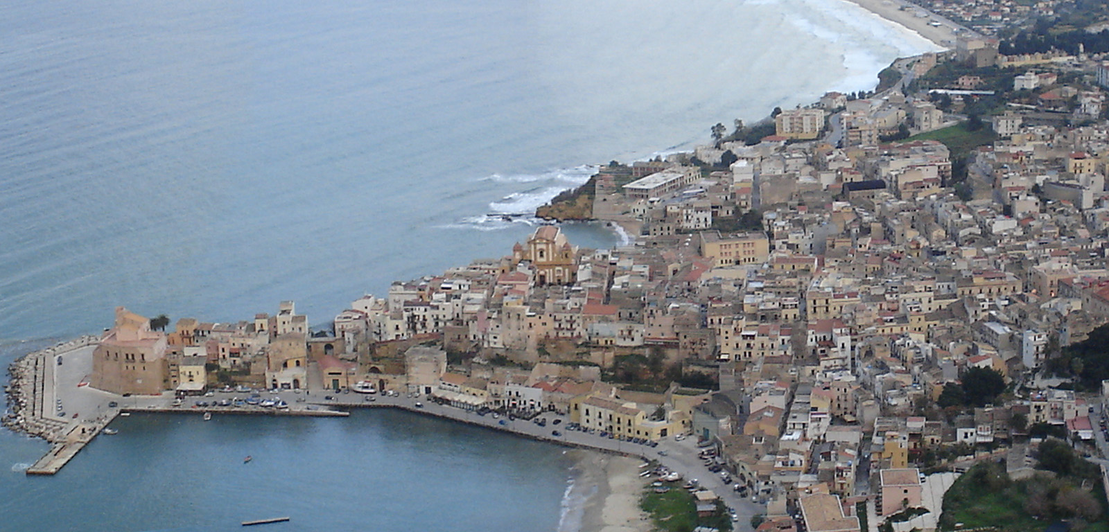 Castellammare, acqua e rifiuti priorità del neosindaco Giuseppe Fausto