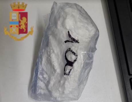 Con la droga in circonvallazione, 45enne bloccato dagli agenti: scattano le manette