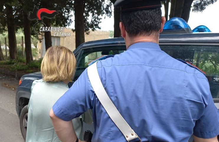 Due donne tentano di togliersi la vita nel giro di poche ore: salvate dai carabinieri