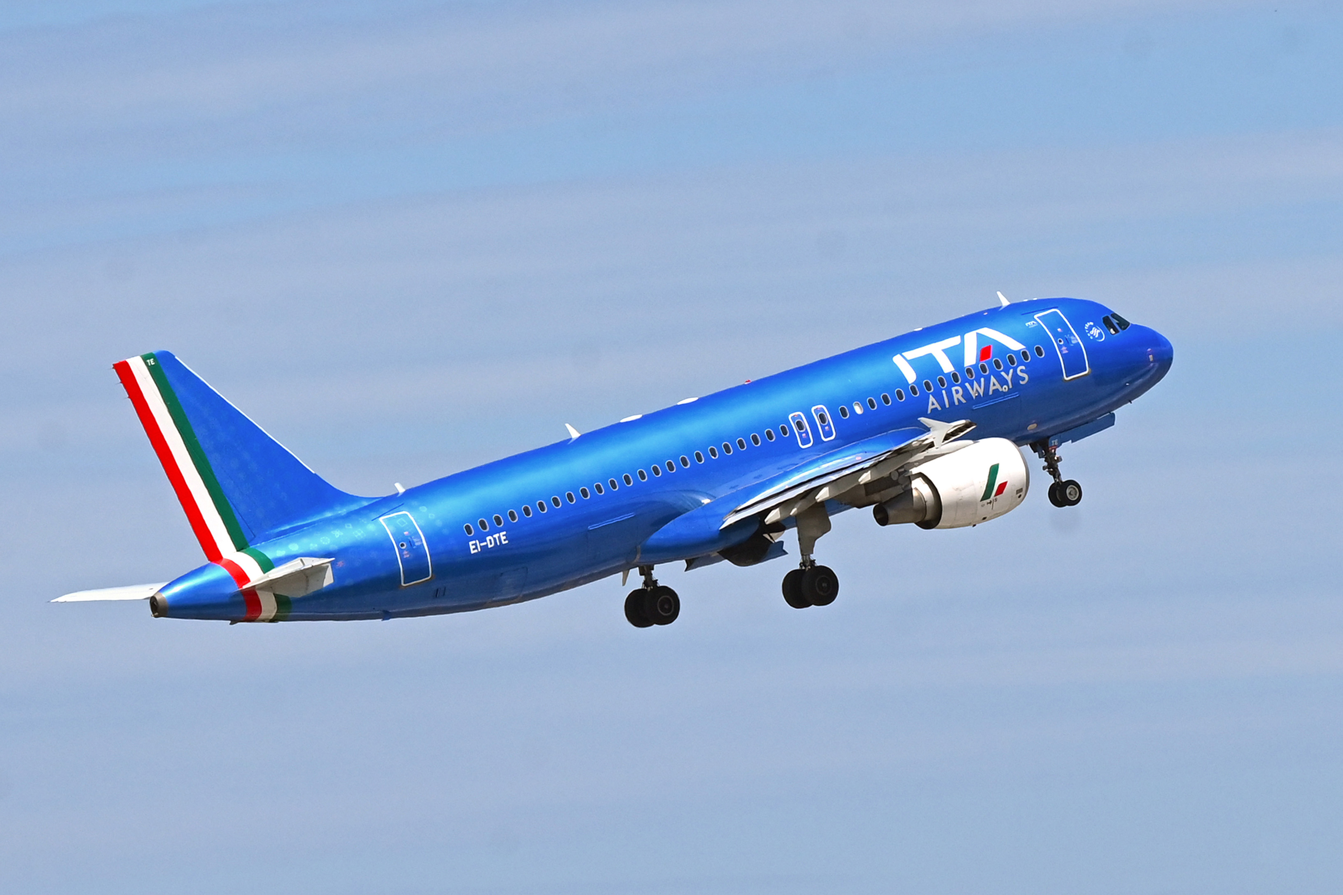 Sciopero aerei, ancora disagi per i viaggiatori: la lista dei voli cancellati