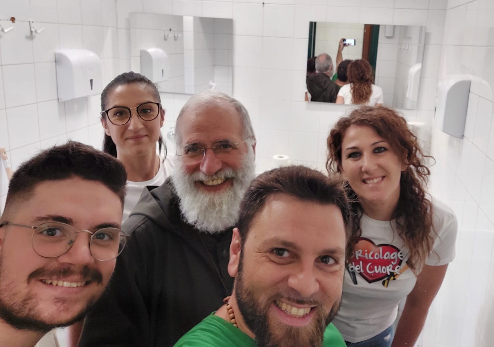 “Bricolage del cuore”, Leroy Merlin sceglie “Missione Speranza e Carità”: donati bagni e impianto elettrico