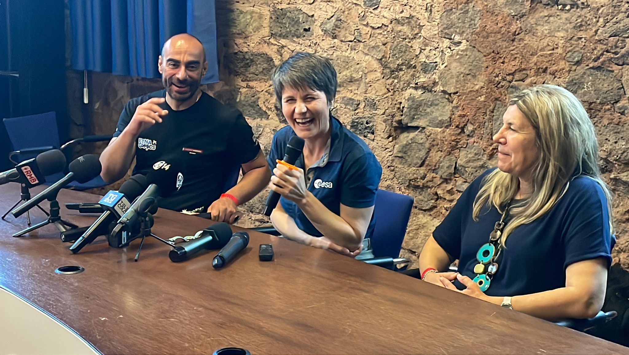 Etna Comics, standing ovation per Samantha Cristoforetti – VIDEO