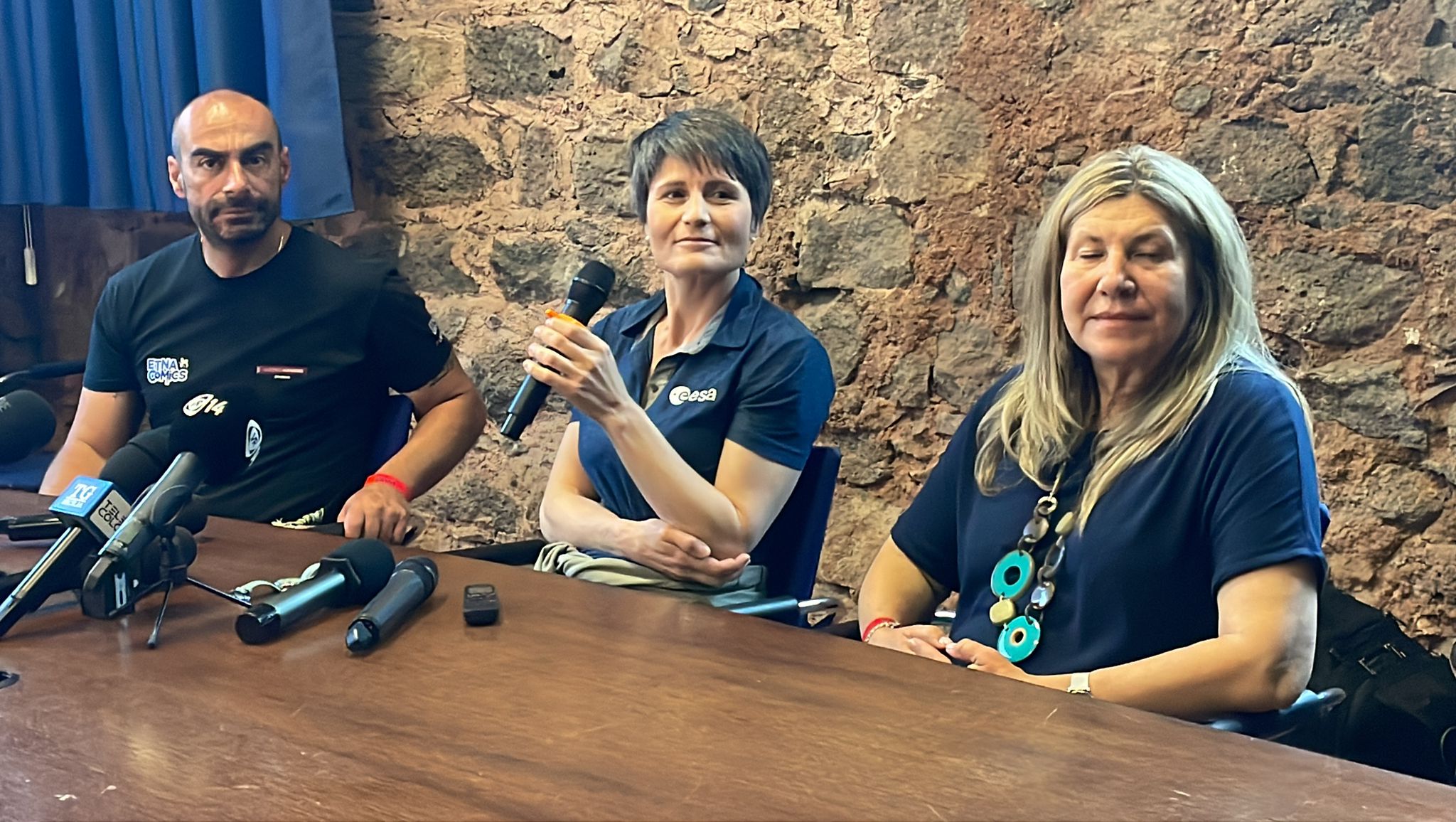 Etna Comics, standing ovation per Samantha Cristoforetti – VIDEO