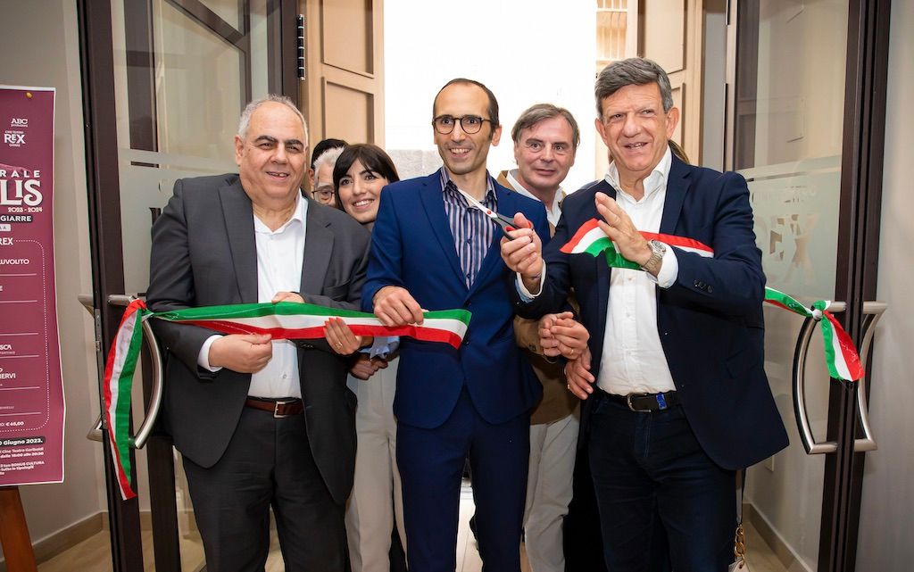 Si “rialza” il sipario del cineteatro Rex di Giarre