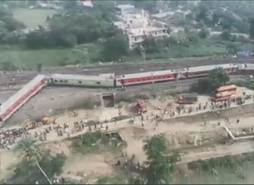 Strage in India, scontro tra treni: 261 vittime accertate – VIDEO