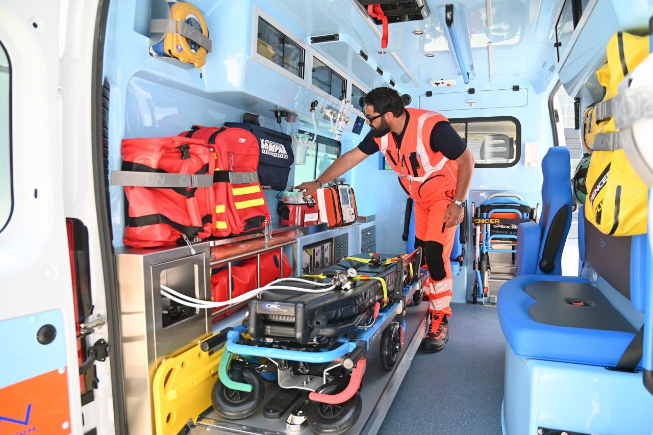 Catania, partorisce sull’ambulanza: il lieto fine nella notte, poi il soccorso al “Cannizzaro”