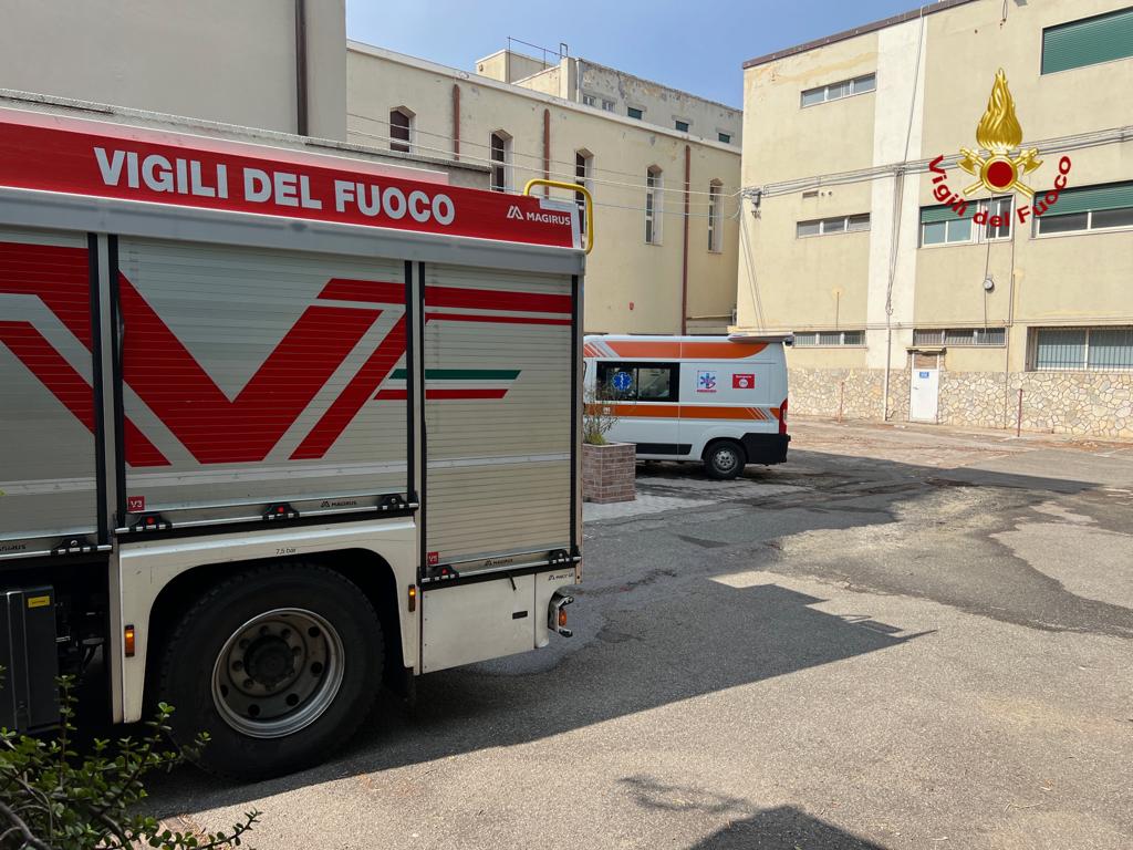 Catania, incendio in una casa di riposo a San Giovanni Galermo – FOTO