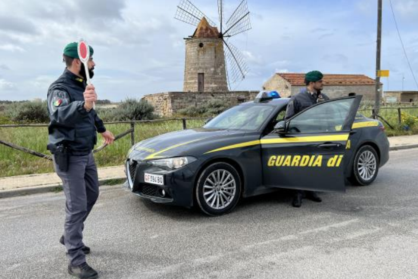 Trapani: gasolio non a norma, sequestrati circa 18mila litri in 7 distributori